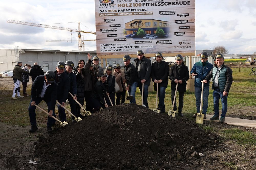 Spatenstich Perg für erstes Holz100-Fitnessgebäude